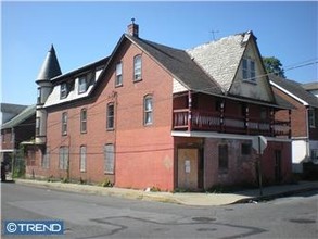 658 E Chestnut St in Coatesville, PA - Building Photo - Building Photo