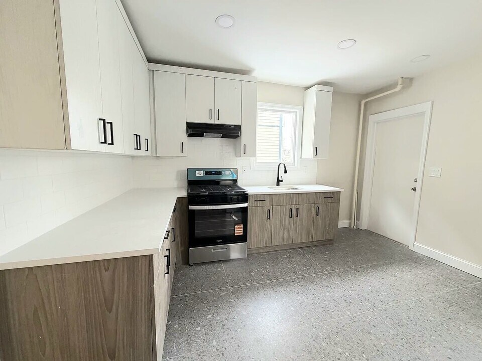 133 E Grant Ave in Roselle Park, NJ - Building Photo