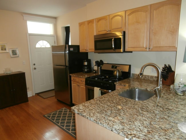 4955 N Damen Ave, Unit 1F