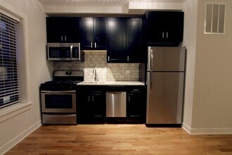 2224 W Eastwood Ave, Unit J05P in Chicago, IL - Foto de edificio - Building Photo