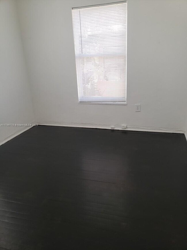 1608 Drexel Ave in Miami Beach, FL - Building Photo - Building Photo