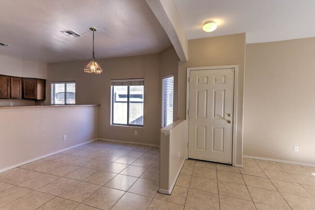 166 E Calle Puente Lindo in Sahuarita, AZ - Building Photo - Building Photo