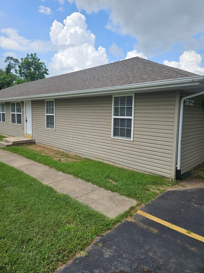 property at 3132 W Commercial St
