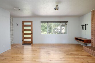 5530 Bonita Rd in Lake Oswego, OR - Building Photo - Building Photo