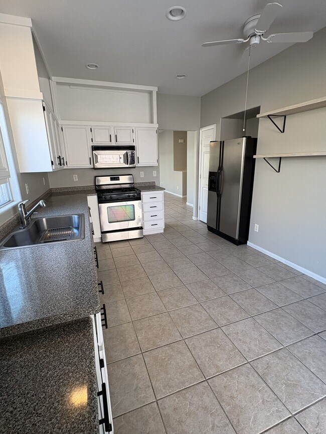 11016 Piedmont Valley Ave in Las Vegas, NV - Building Photo - Building Photo