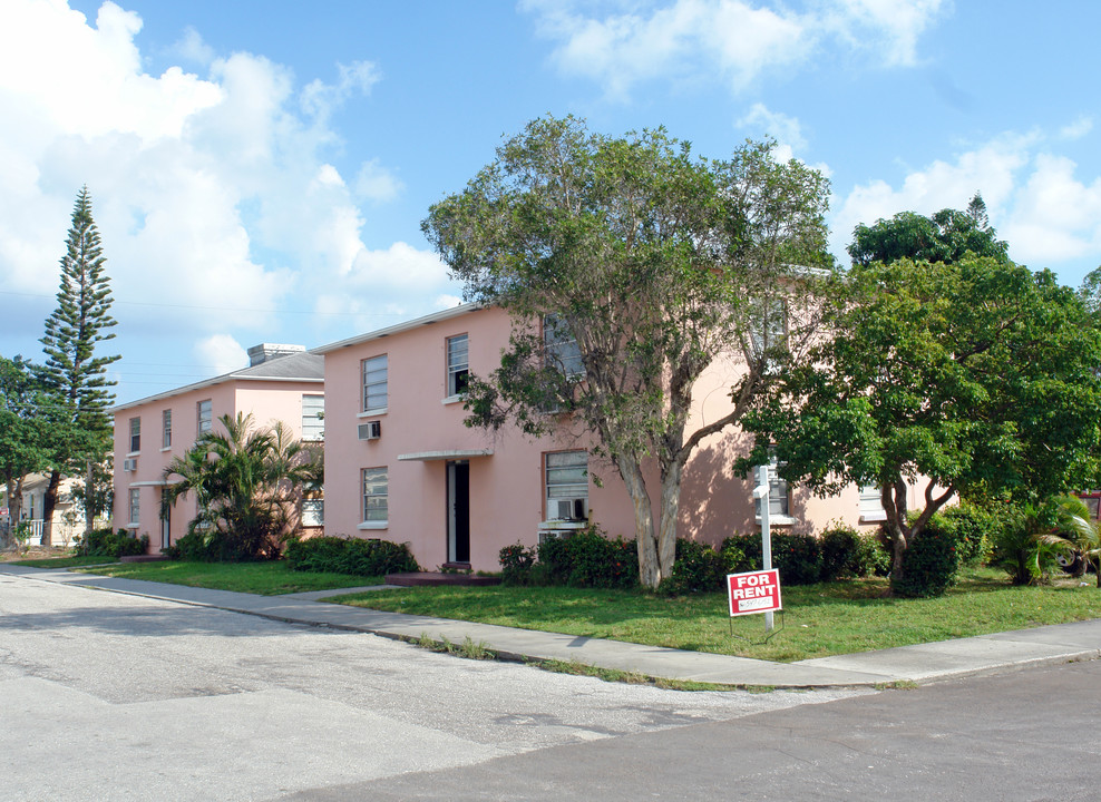 717 S 2nd Ave in Lake Worth, FL - Building Photo