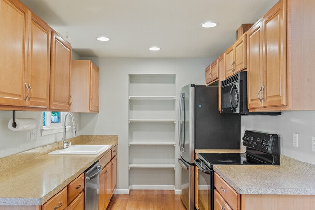 10538 NE 141st St in Kirkland, WA - Building Photo - Building Photo