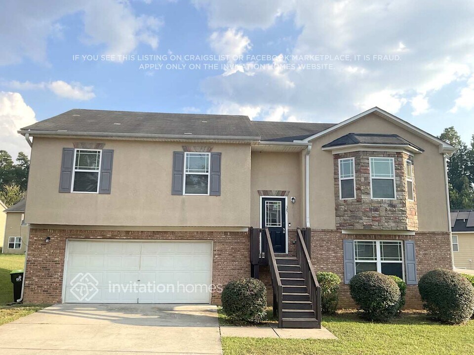 347 Durmire Dr in Jonesboro, GA - Foto de edificio