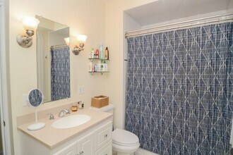 17 Athens St in Cambridge, MA - Foto de edificio - Building Photo