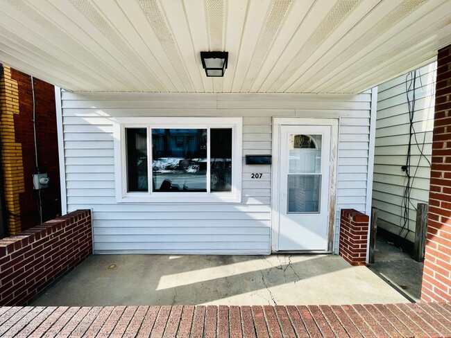property at 207 E 15th Ave