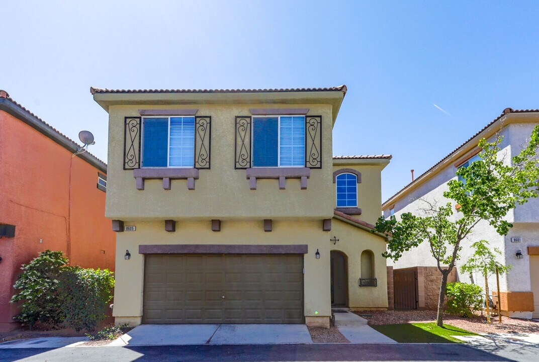 8605 Nature Scene Dr in Las Vegas, NV - Building Photo