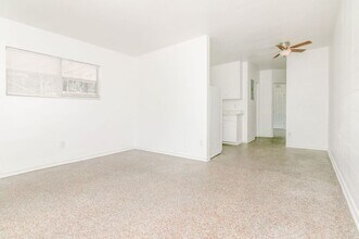 1239 Virginia Dr in Orlando, FL - Building Photo - Building Photo