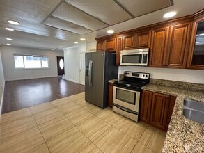 2203 Voorhees Ave, Unit 2 in Redondo Beach, CA - Building Photo - Building Photo