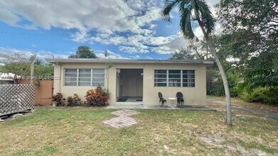 1930 Thomas St, Unit 1930 in Hollywood, FL - Foto de edificio - Building Photo