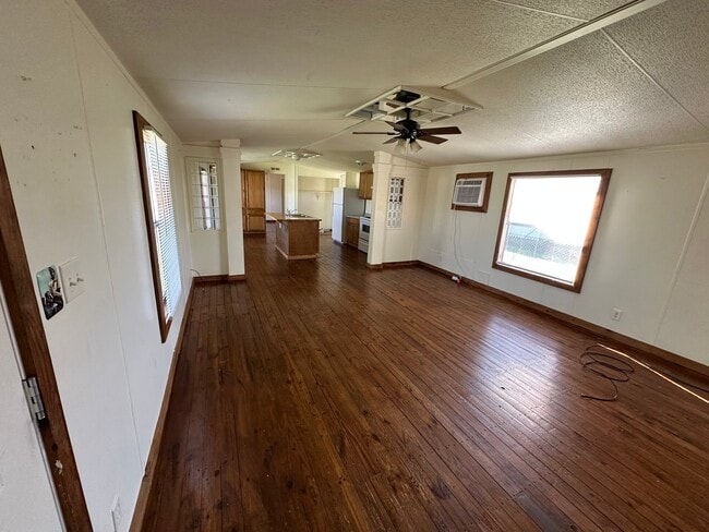 10047 Wrangler Wy in Midway, TX - Foto de edificio - Building Photo