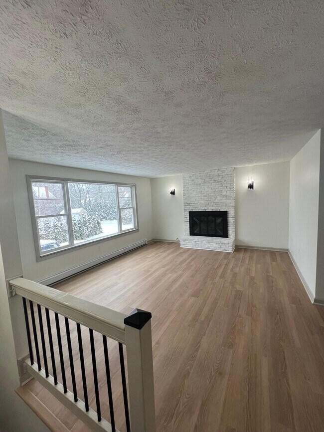 7 Sherburn Ln Rentals in Falmouth, ME