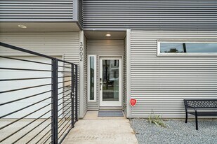 3002 Hawkins St in Houston, TX - Building Photo