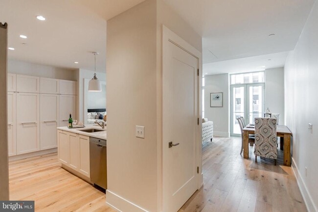 1805 Walnut St in Philadelphia, PA - Building Photo - Building Photo