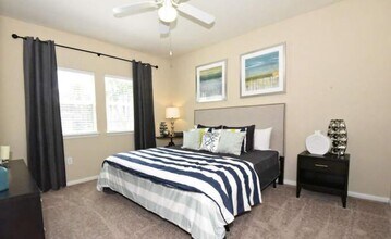 11881 Gulf Pointe Dr in Houston, TX - Building Photo - Building Photo