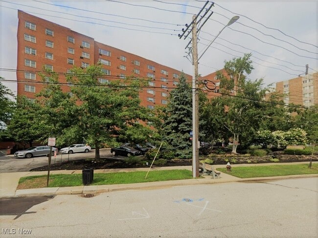 property at 11820 Edgewater Dr