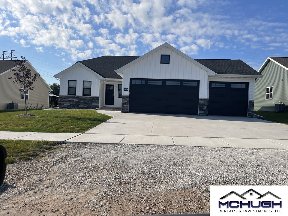 1608 Liberty Ave in Neenah, WI - Building Photo