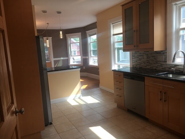25 Cutter St, Unit 2 in Belmont, MA - Building Photo - Building Photo