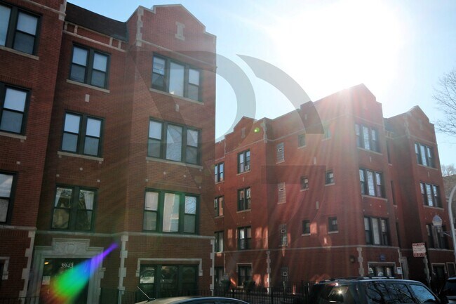 3935 N Janssen Ave, Unit #3943-N3 in Chicago, IL - Building Photo - Building Photo
