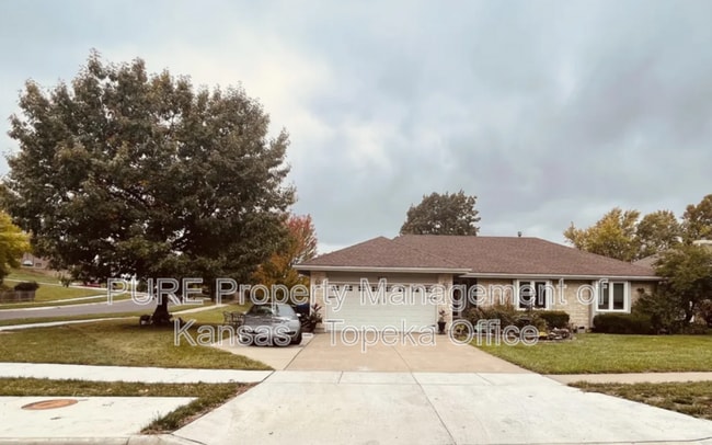 property at 3611 SW Red Hawk Ct