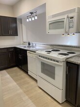 2745 Grinstead Dr in Louisville, KY - Foto de edificio - Building Photo