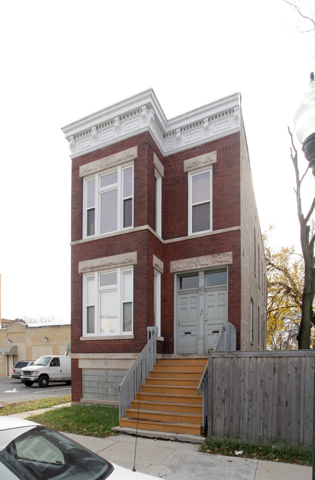 3813 W Cermak Rd in Chicago, IL - Building Photo - Building Photo