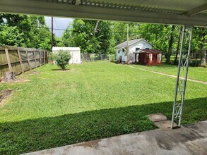 203 Elm St in Lake Jackson, TX - Building Photo - Building Photo