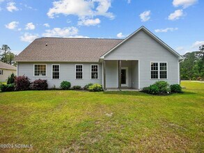 102 Captains Pointe in Sneads Ferry, NC - Building Photo - Building Photo