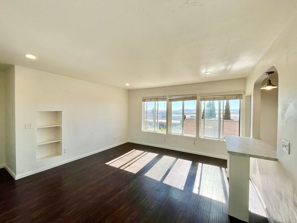 1406 Sassafras St in San Diego, CA - Building Photo