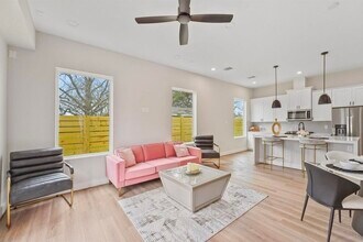 835E Dorchester St in Houston, TX - Building Photo - Building Photo