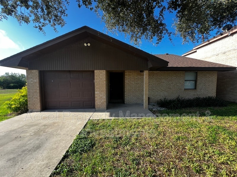 2010 Lambeth Way in Mission, TX - Building Photo