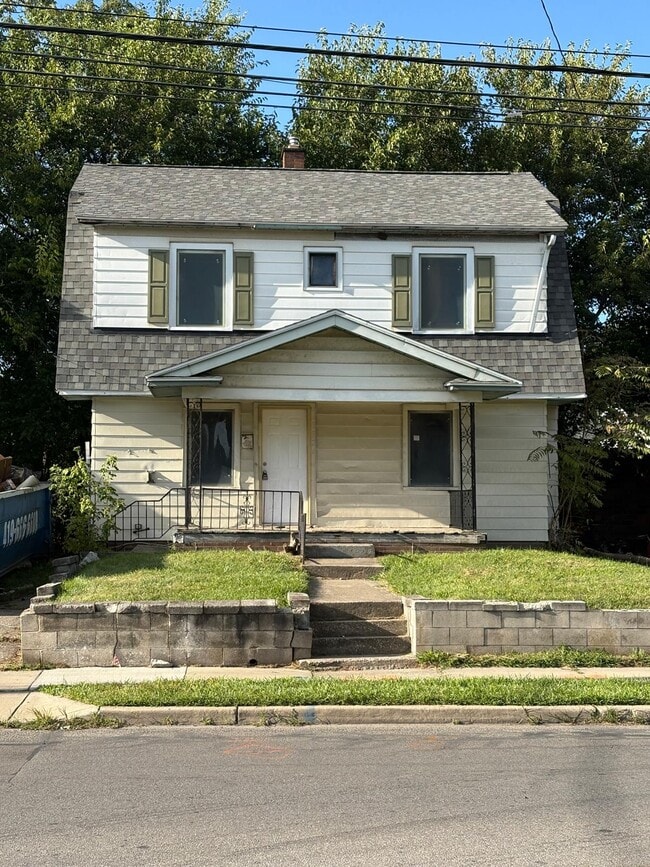 property at 1924 Dorr St
