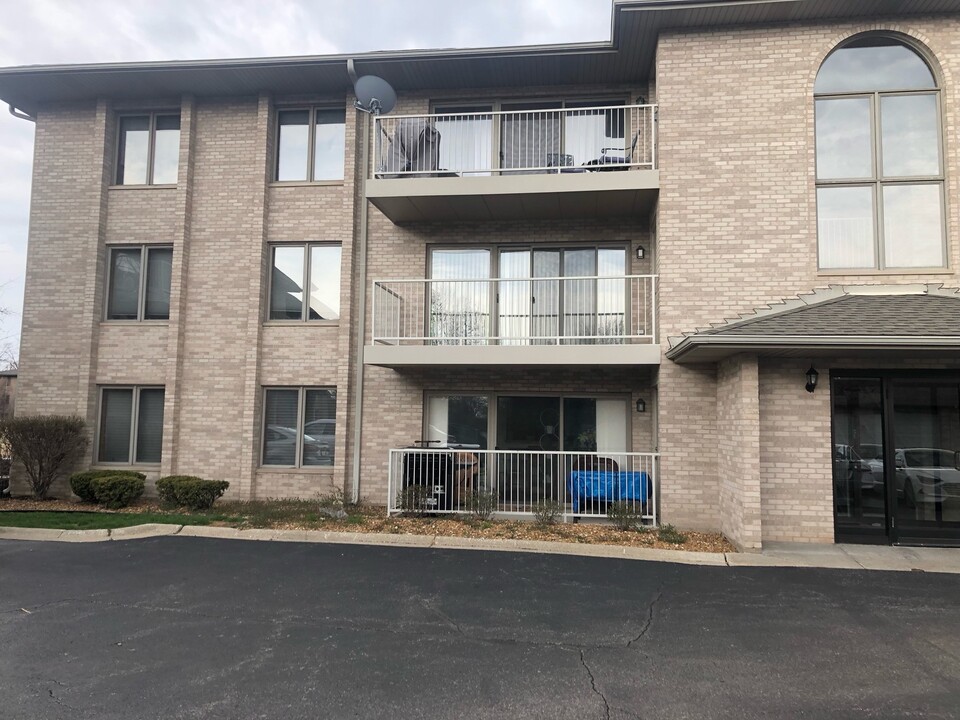 1053 Ashley Ct N in Lockport, IL - Foto de edificio