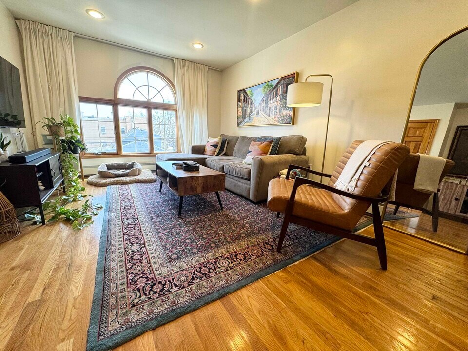 85 Chestnut Ave in Jersey City, NJ - Building Photo