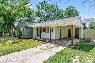 4903 Quince Rd in Memphis, TN - Foto de edificio - Building Photo