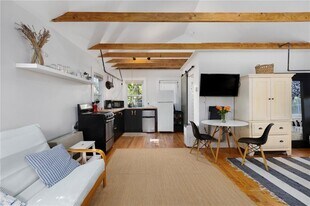 109 Allston Ave in Middletown, RI - Building Photo