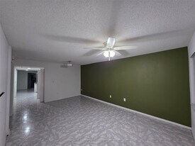 9470 Tangerine Pl in Davie, FL - Building Photo