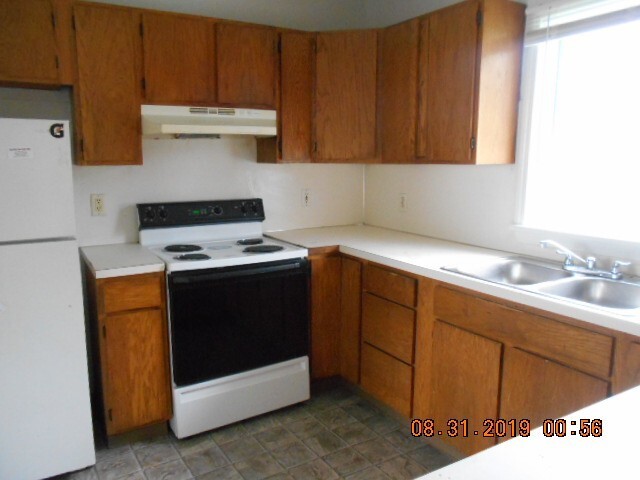 313 E St-Unit -2 in Aberdeen, WA - Foto de edificio - Building Photo