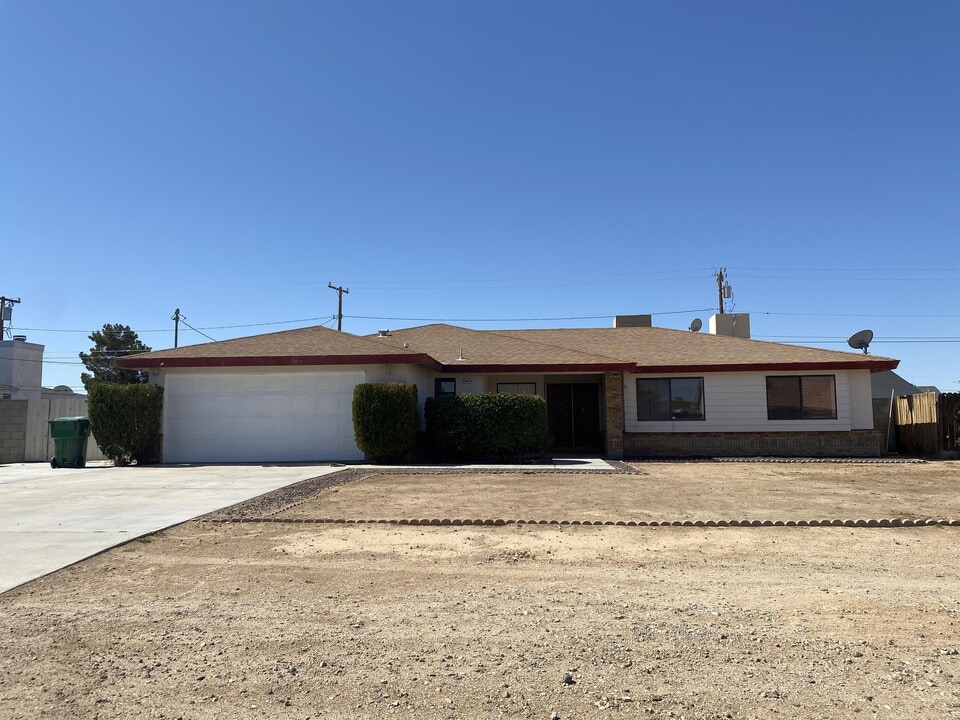 9432 Rea Ave in California City, CA - Building Photo