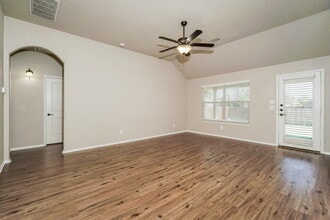 8510 Winchester Way in San Antonio, TX - Foto de edificio - Building Photo