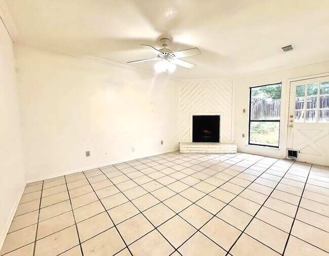 1902 West Ln in Kerrville, TX - Building Photo - Building Photo