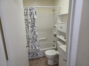 19 1/2 Lunenburg St, Unit 7 in Fitchburg, MA - Foto de edificio - Building Photo