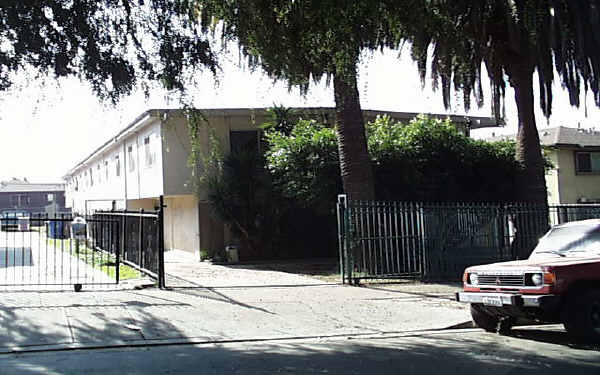 3332 Drew St in Los Angeles, CA - Foto de edificio - Building Photo
