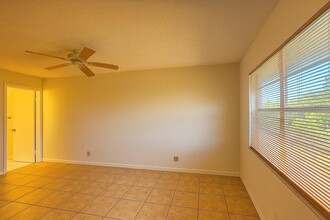 120 Sparrow Dr in Royal Palm Beach, FL - Building Photo - Building Photo