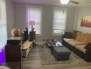 947 E Market St in Iowa City, IA - Building Photo - Building Photo