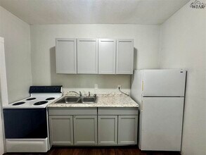 2142 Avenue E in Wichita Falls, TX - Building Photo - Building Photo